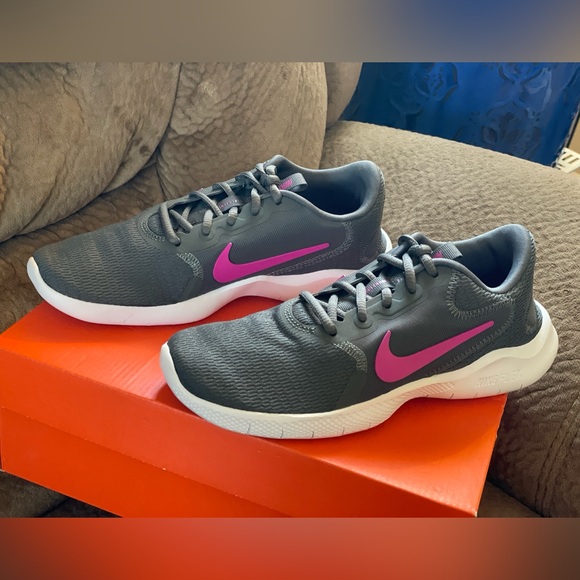 Nike Running Shoes in Grey / Pink, ‘Flex Experience RN9’ — Women’s Size 6.5 - Picture 2 of 16